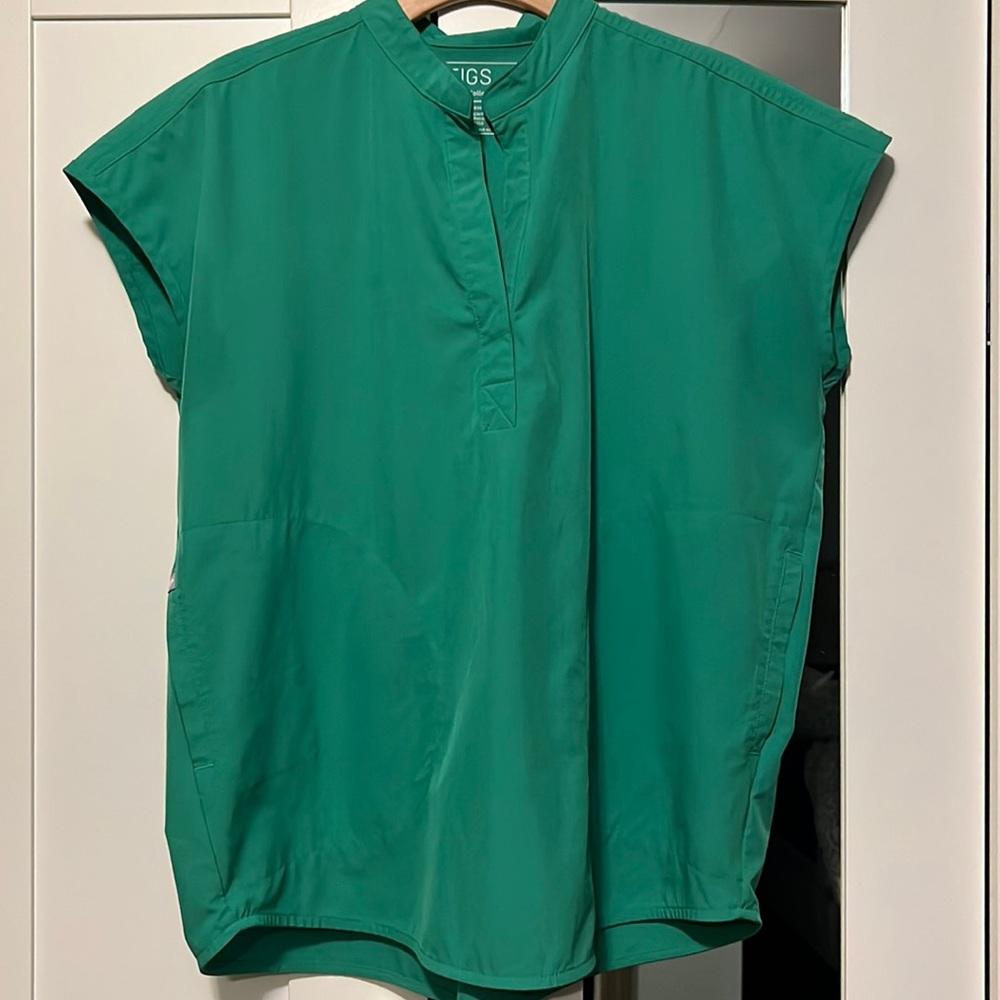 women's Safety Green Rafaela™ FREEx™ - Oversized Scrub Top - XS / Safety Green